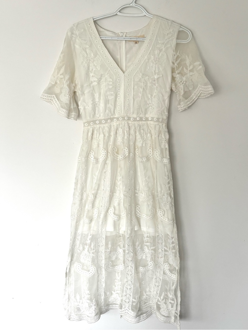 Rebellion Vintage White Lace V‑Neck Midi Dress